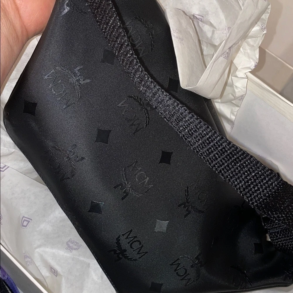 MCM Leather belt bag
black with box and ribbons - Picture 8 of 11